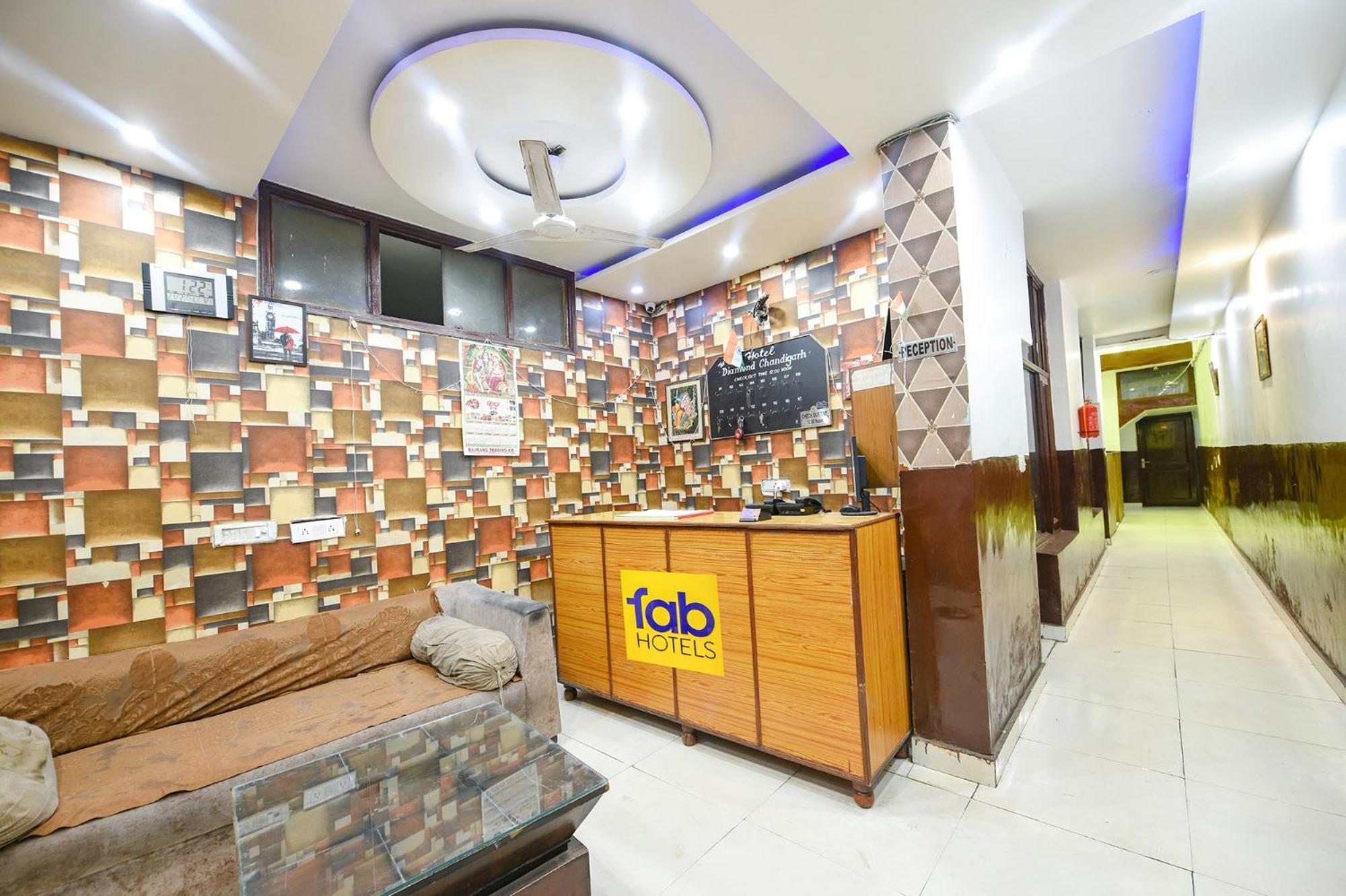 Hotel Fabexpress Diamond Sec 45 Chandīgarh Exterior foto
