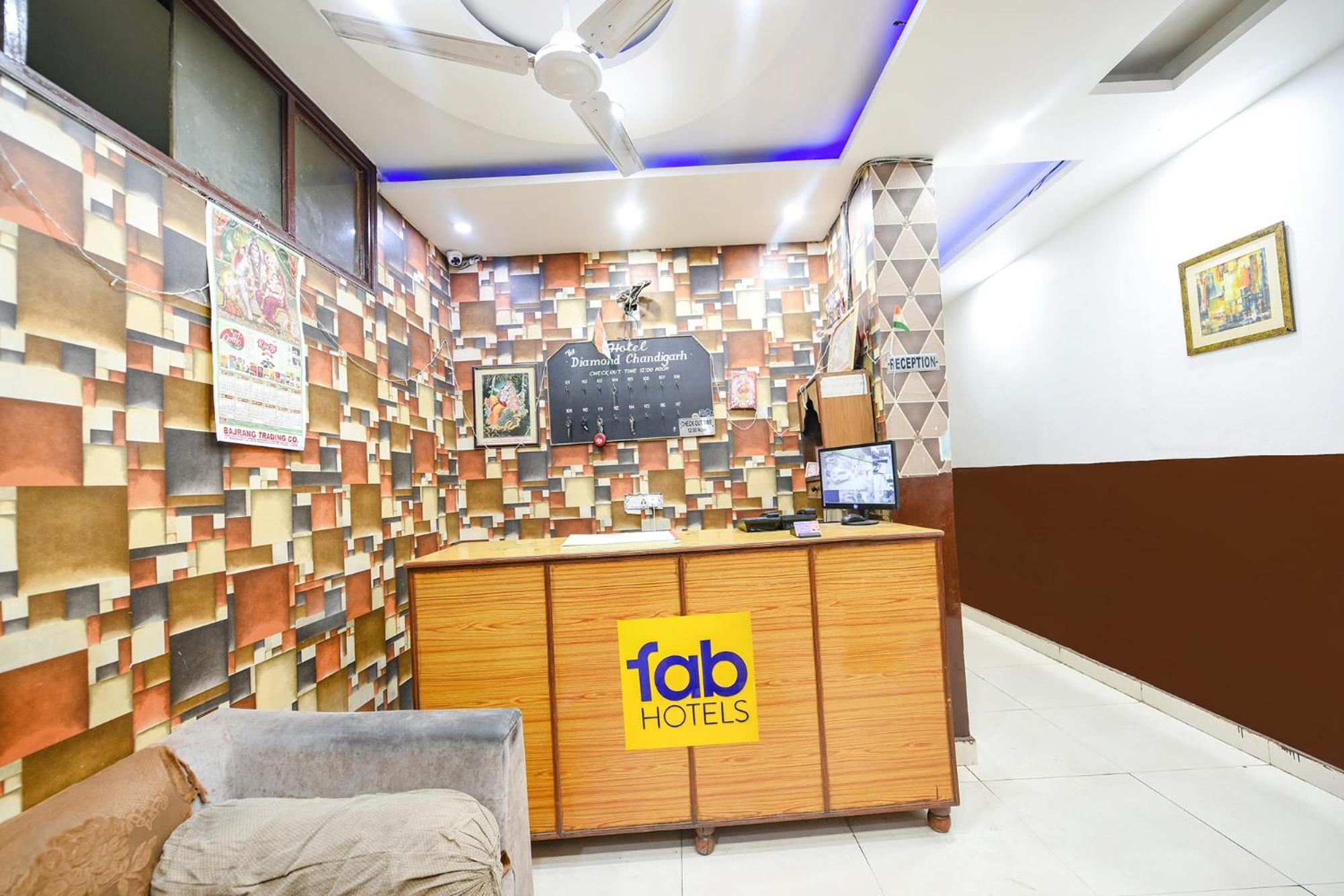 Hotel Fabexpress Diamond Sec 45 Chandīgarh Exterior foto